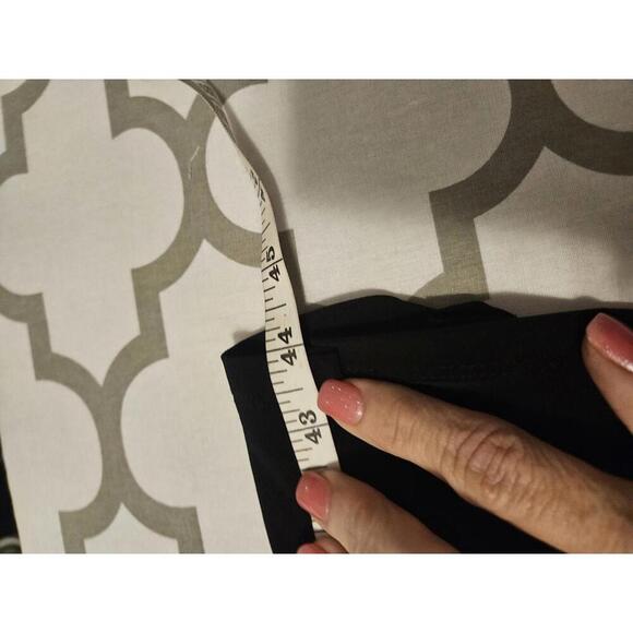 Elegant Black Midi Dress - Picture 7 of 7